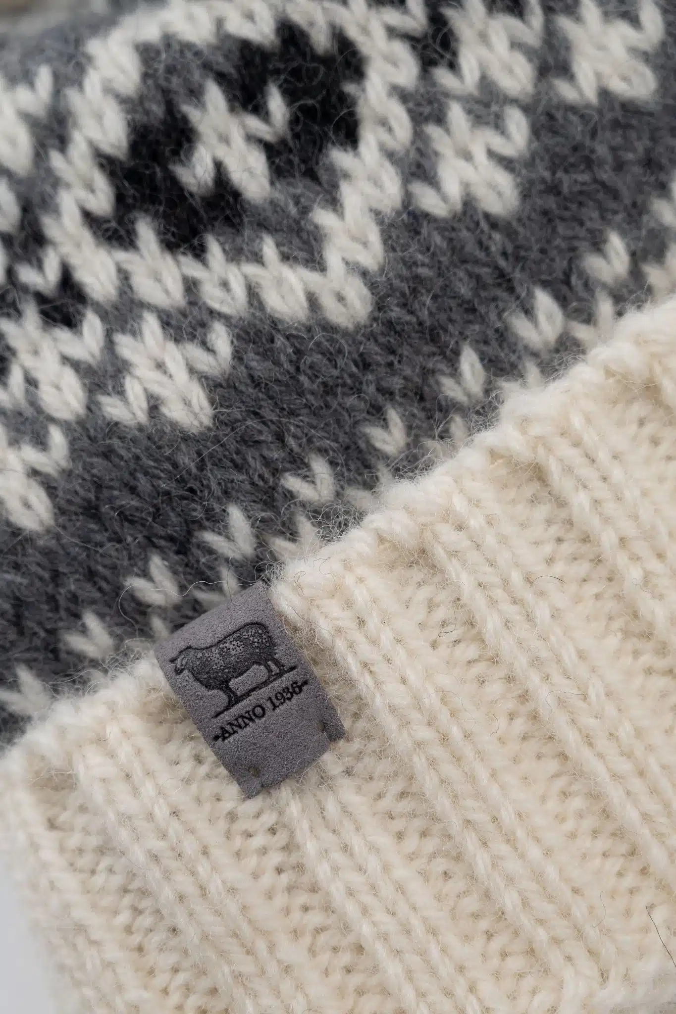 100% WOOL BEANIE ŠALNA