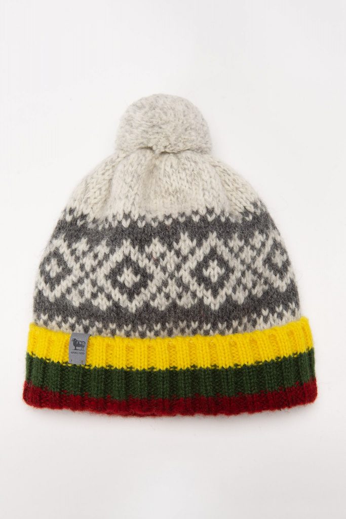 vilnonė kepurė su Lietuvos vėliava