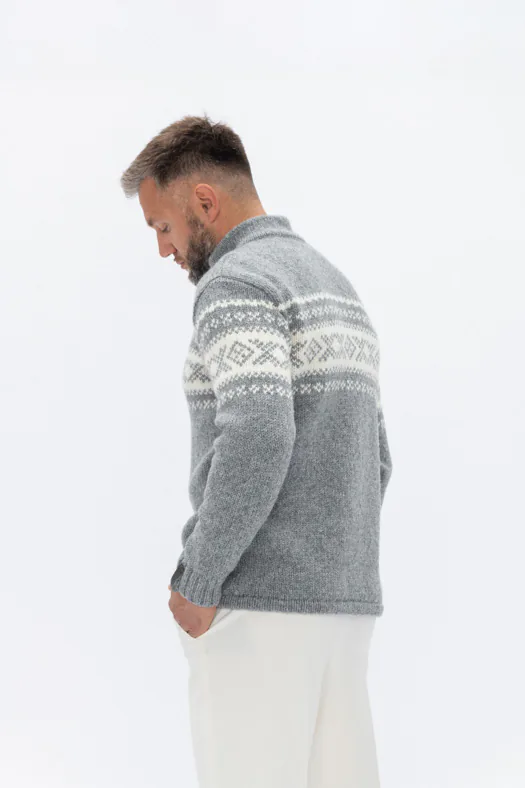 Pilkas megztinis su autentišku, norvegišku ornamentu OTTO