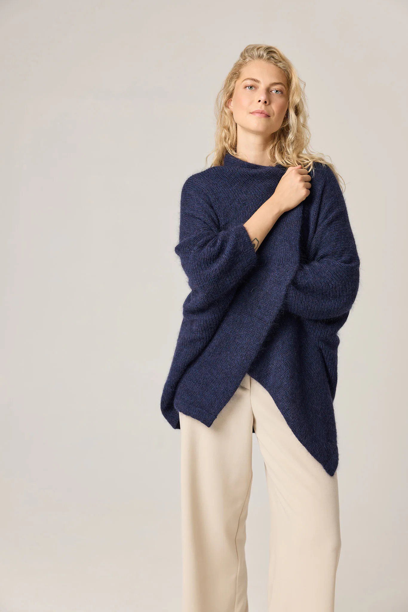 PONCHO MIGLA AUS MOHAIR UND MERINOWOLLE