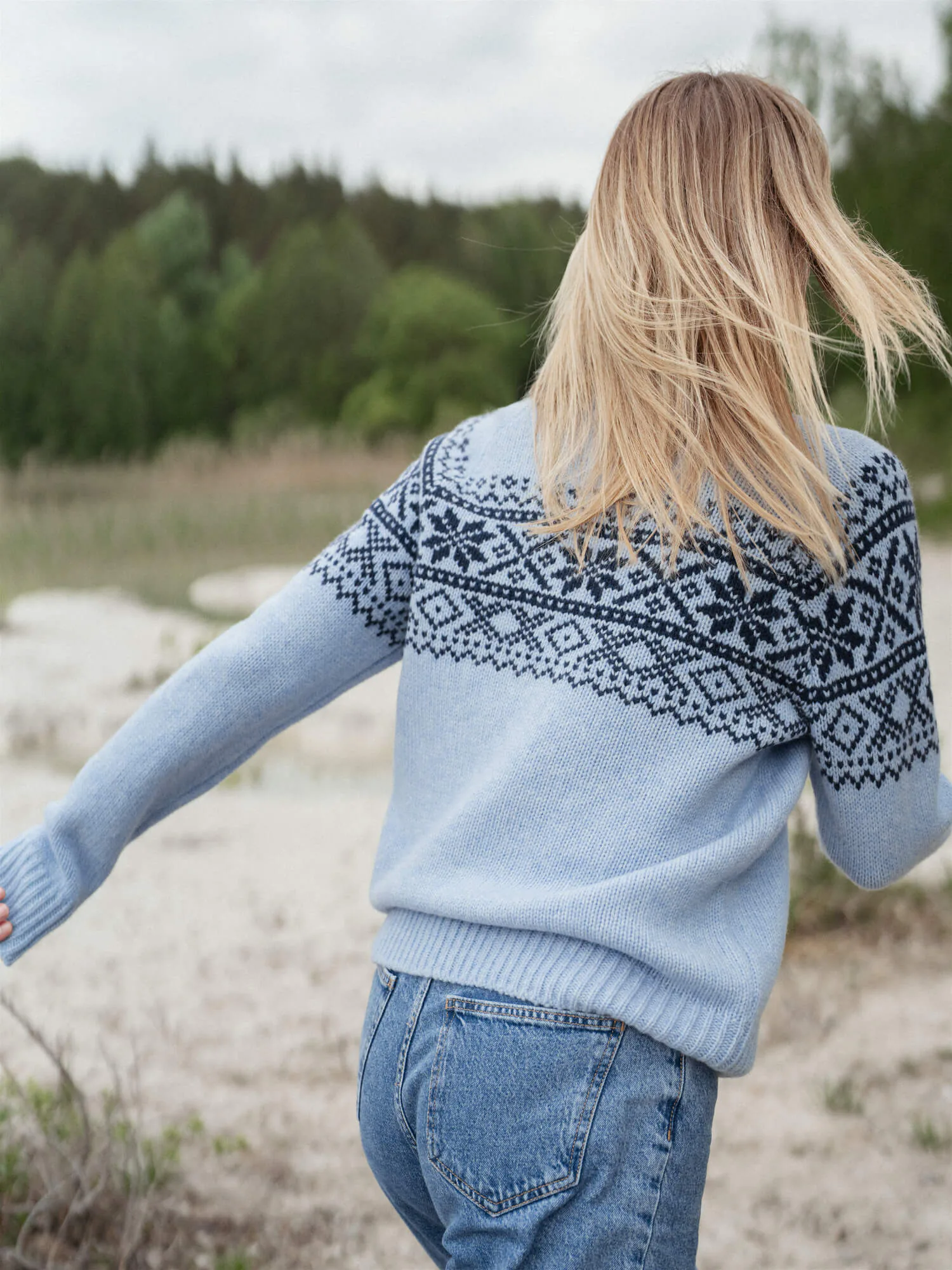 PULLOVER ŽIBUTĖ AUS KASCHMIR UND MERINOWOLLE