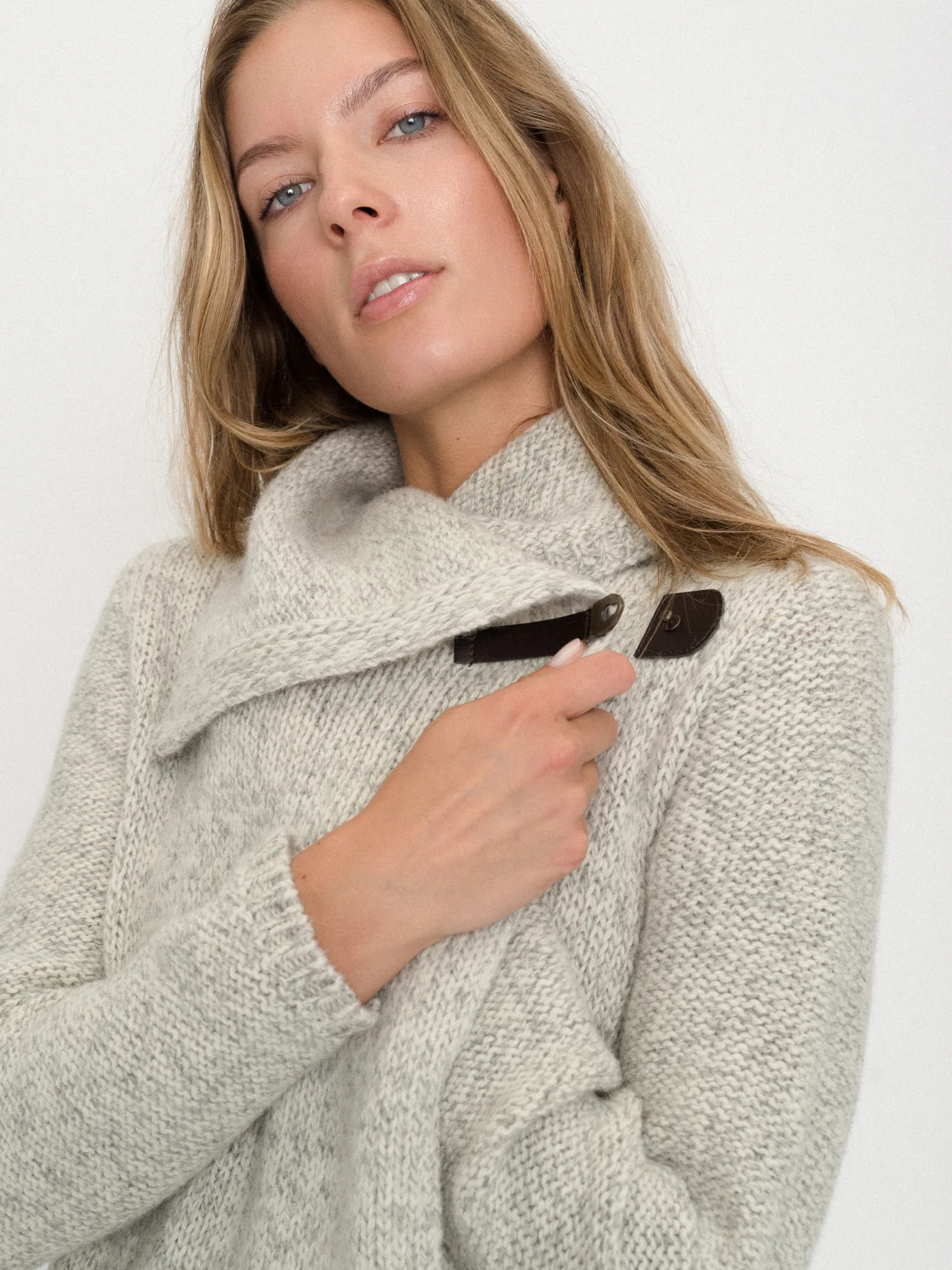 SKANDINAVISCHE STRICKJACKE AUDRA AUS WOLLE