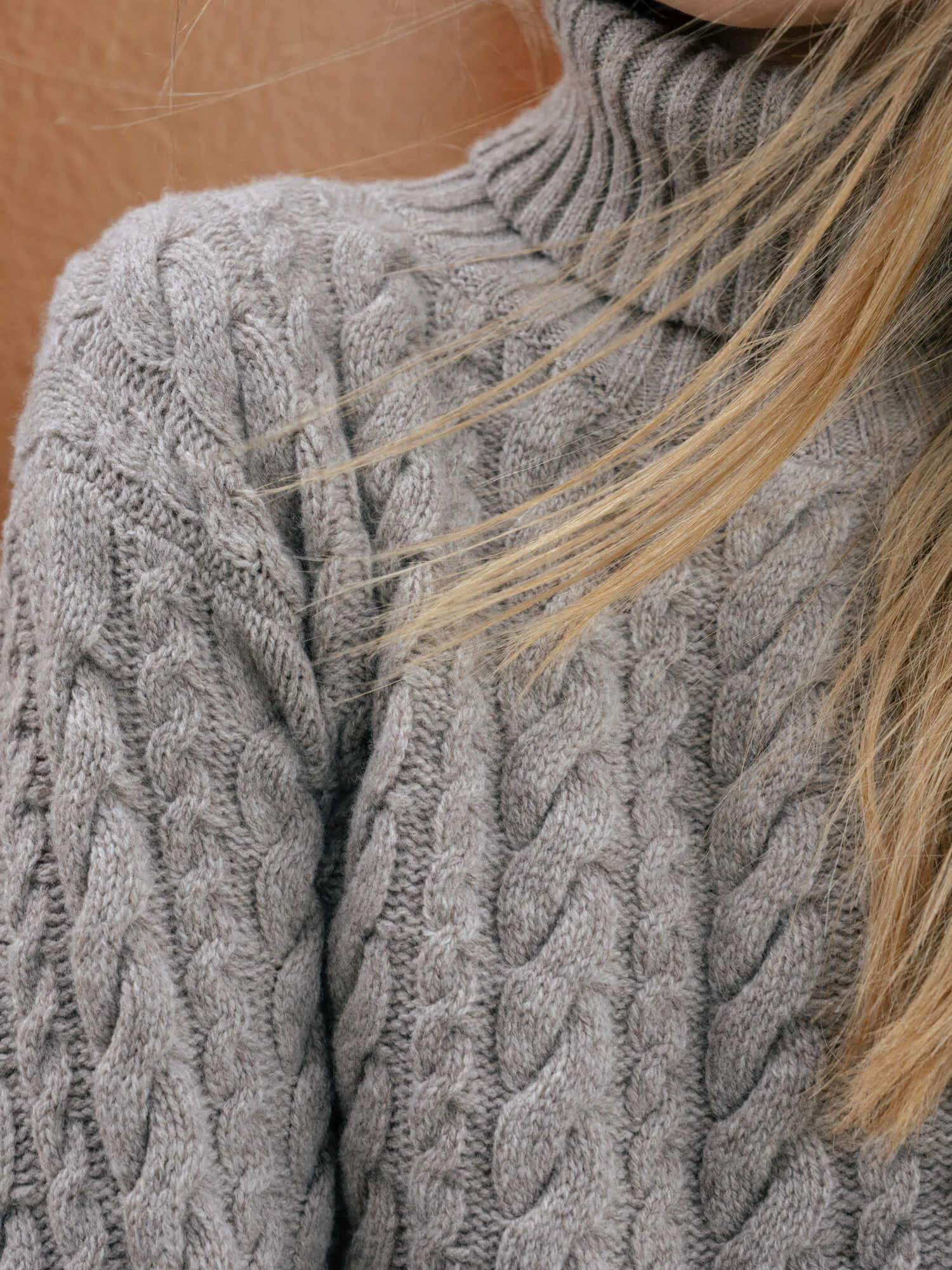 PULLOVER URTĖ AUS KASCHMIR UND MERINOWOLLE