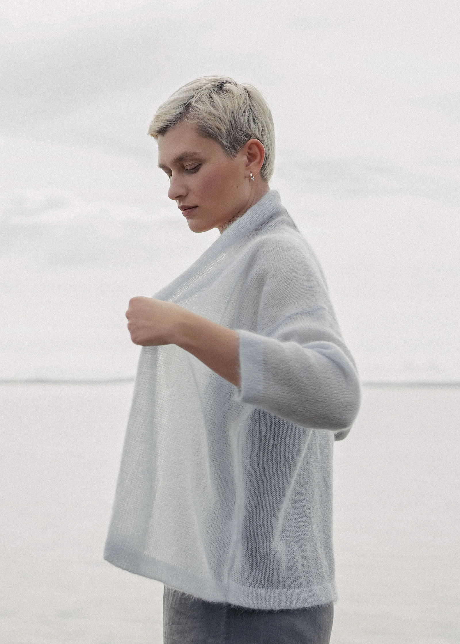 PONCHO ŪKANA AUS SEIDE UND MOHAIR