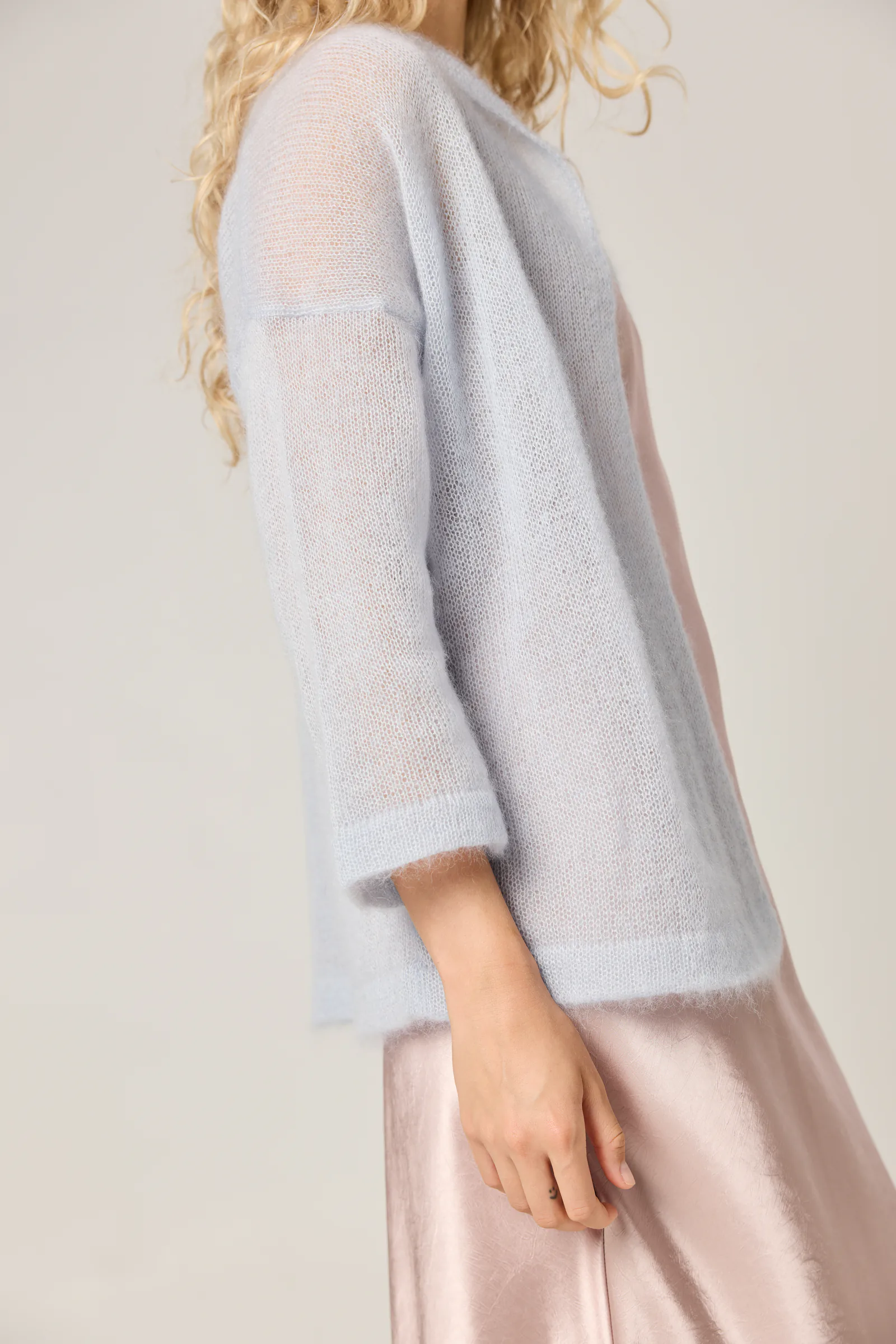 PONCHO ŪKANA AUS SEIDE UND MOHAIR