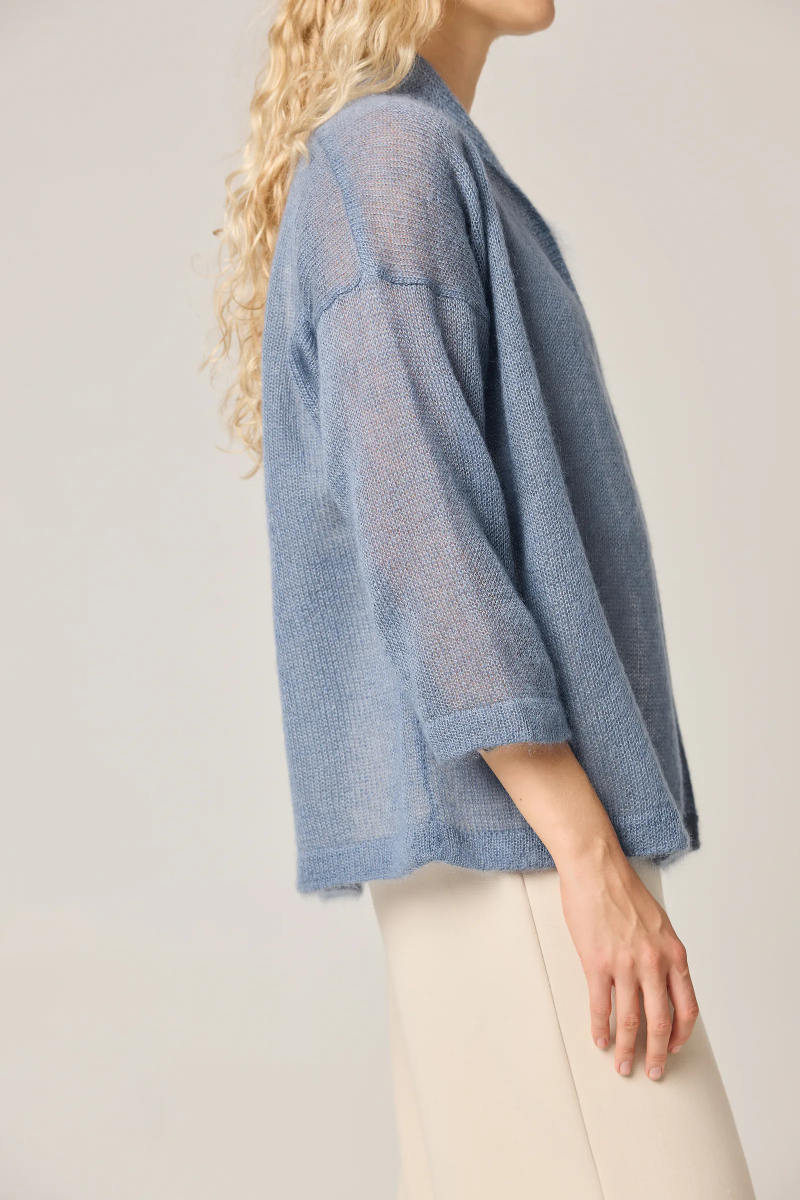 PONCHO ŪKANA AUS SEIDE UND MOHAIR