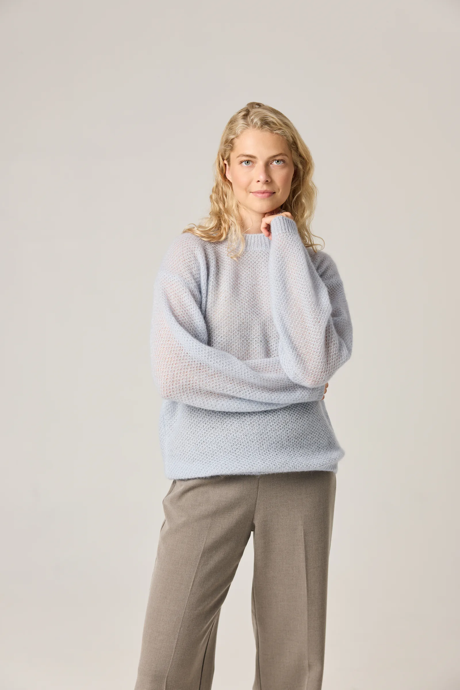 PULLOVER VĖSA AUS SEIDE UND MOHAIR