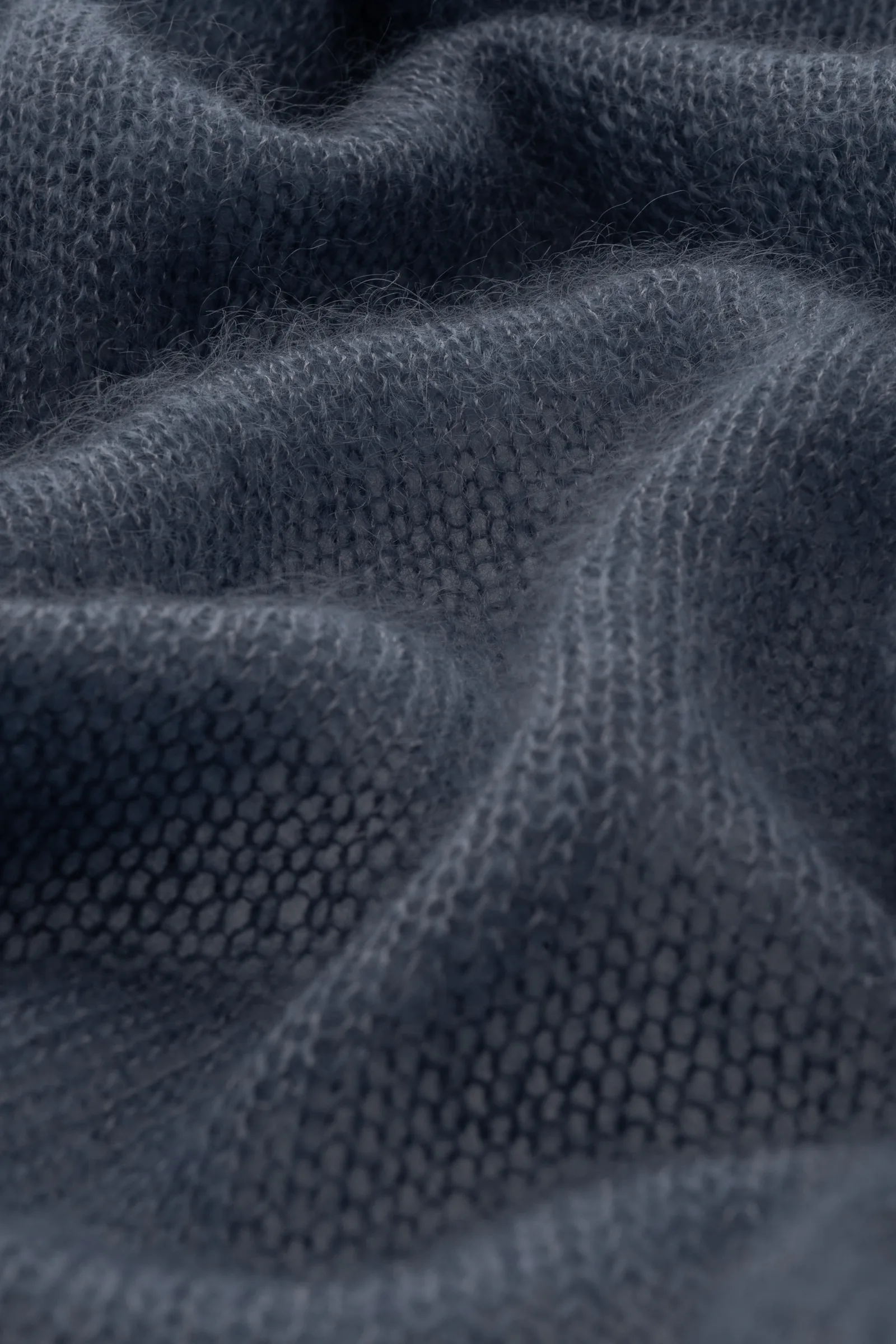 PONCHO ŪKANA AUS SEIDE UND MOHAIR