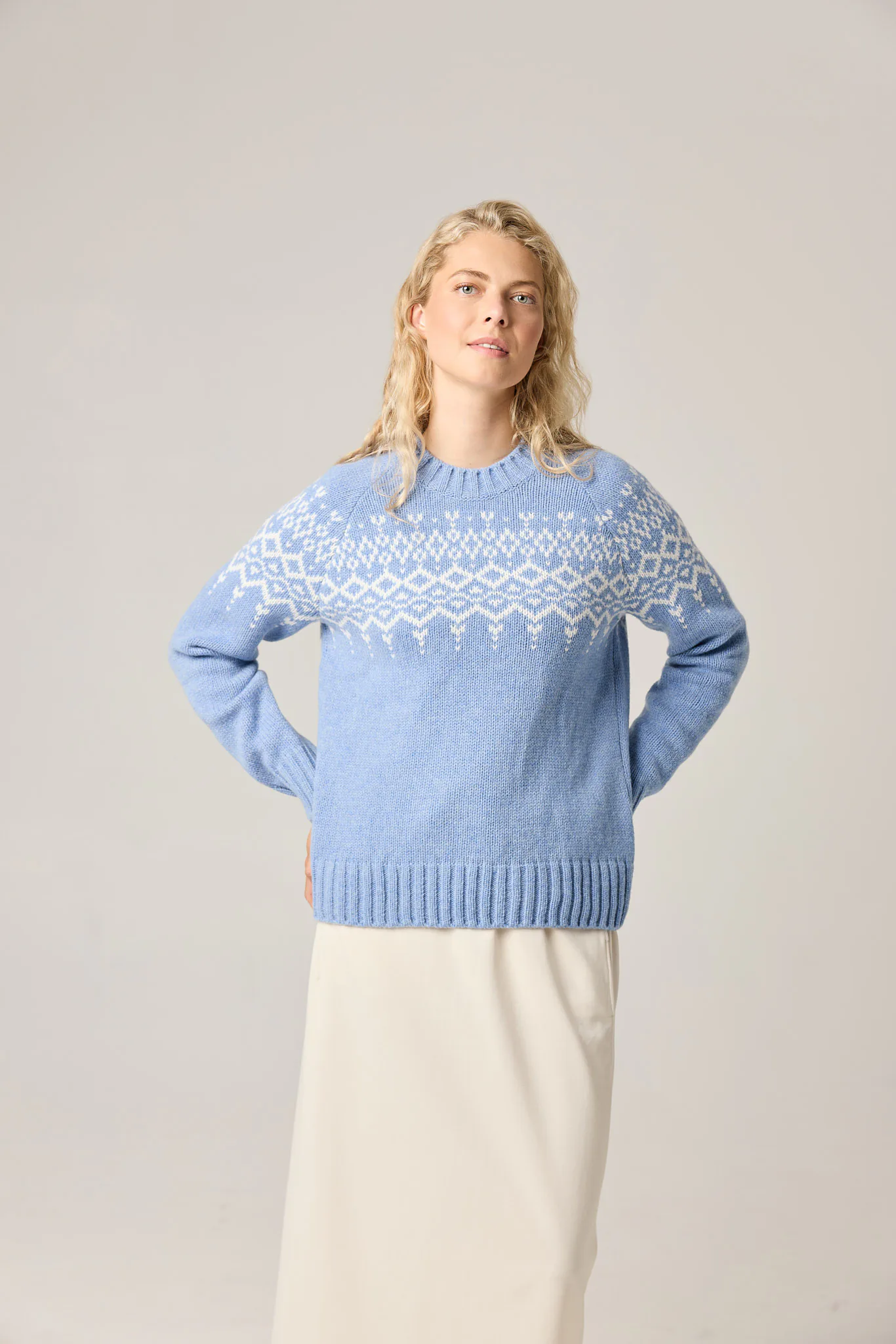 PULLOVER ŽVARBA AUS KASCHMIR UND MERINOWOLLE